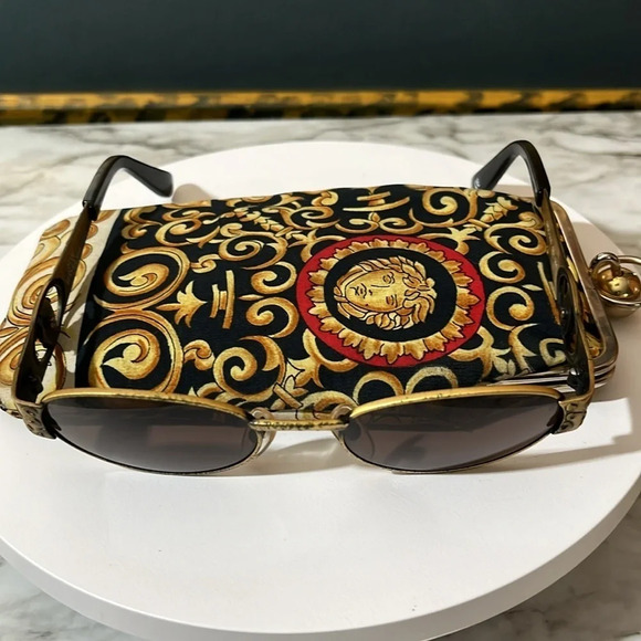 VERSACE VINTAGE UNISEX SUNGLASSES WITH CASE - Picture 9 of 17
